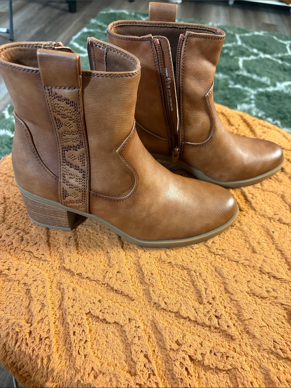 BareTraps Cognac/Tan Leather Ankle Booties with Side Zip